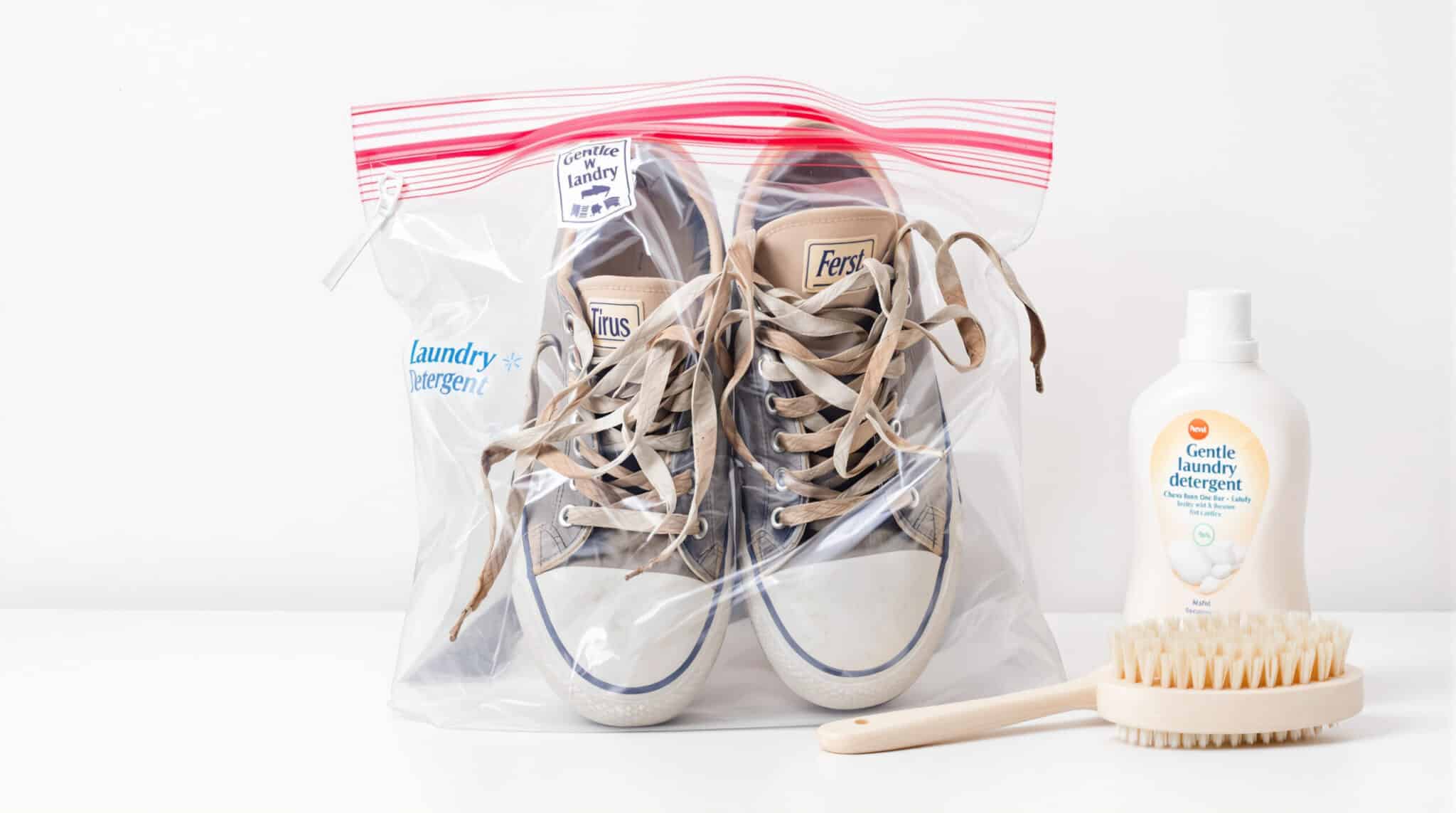 découvrez cinq conseils essentiels pour laver efficacement vos baskets et chaussures en machine sans les abîmer. prolongez la durée de vie de vos souliers grâce à ces astuces simples et pratiques !